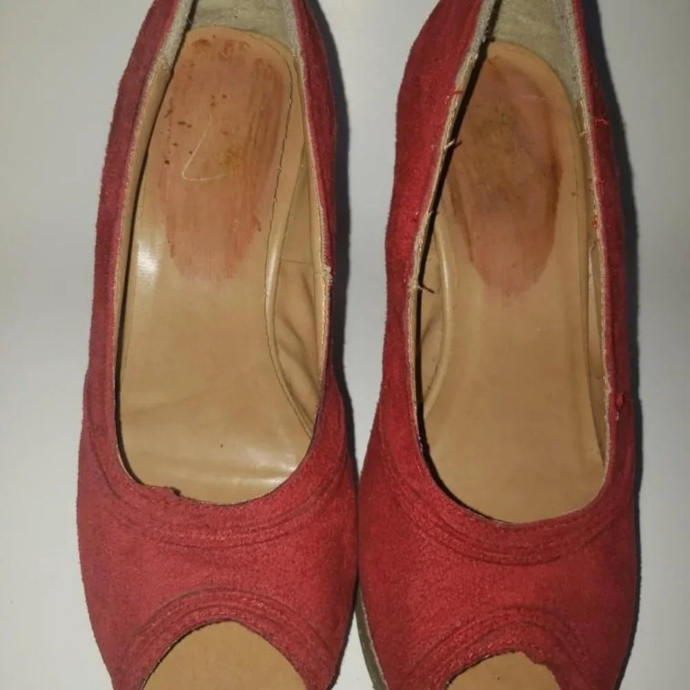 RED SHOES - Picture 2 of 4
